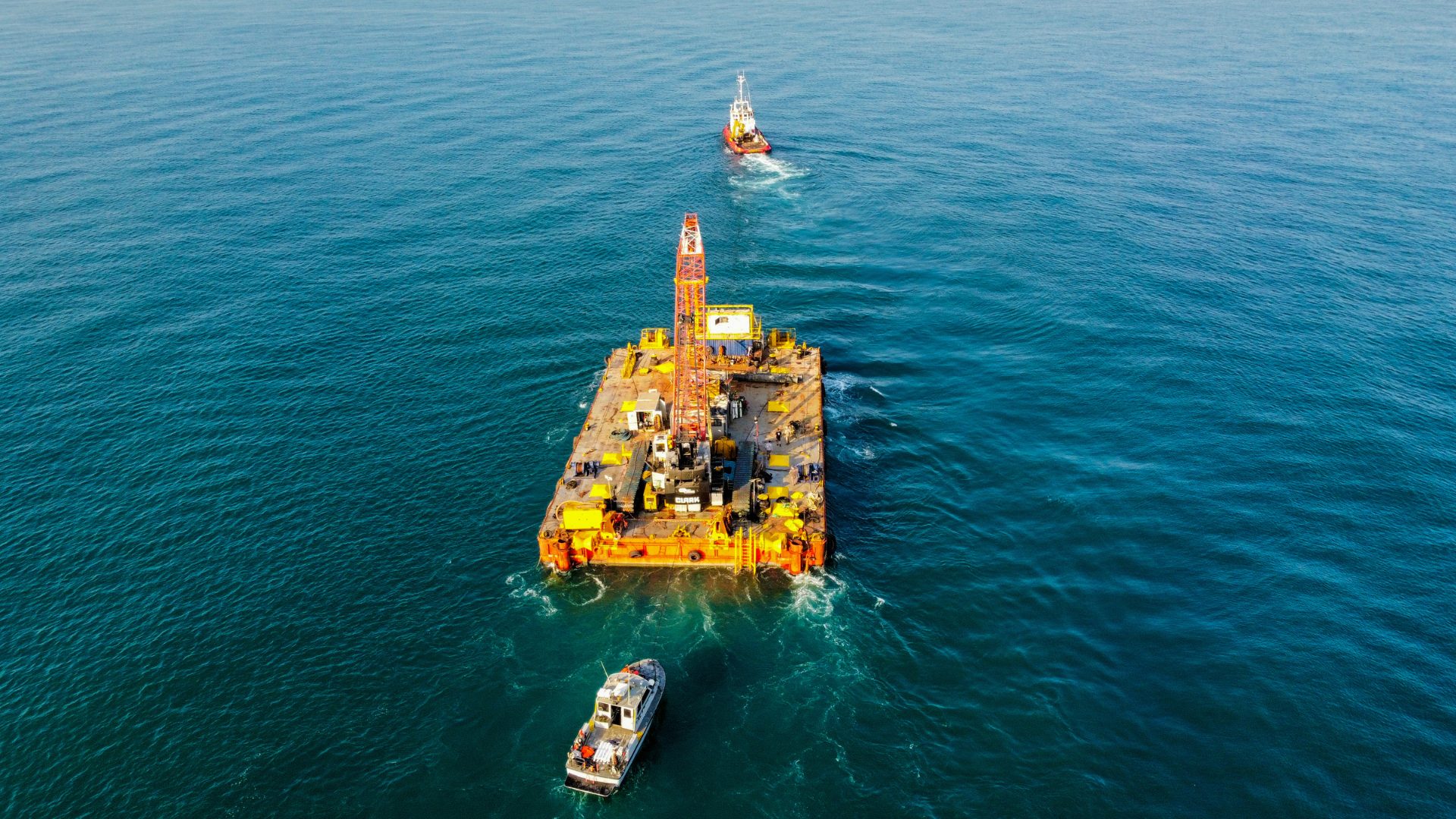 jack-up under tow